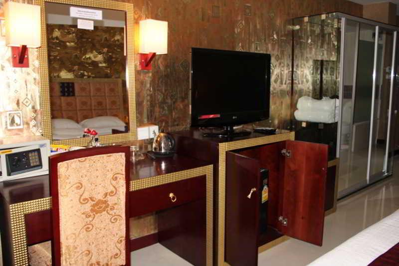 The Privi Suites Pattaya Buitenkant foto