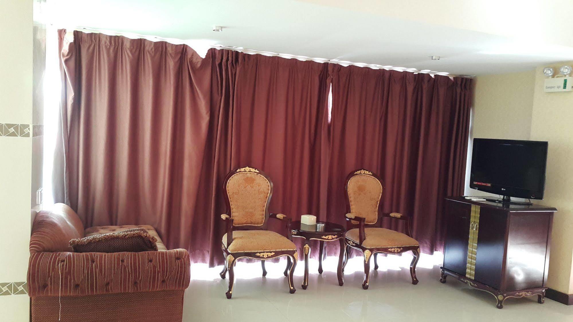 The Privi Suites Pattaya Buitenkant foto