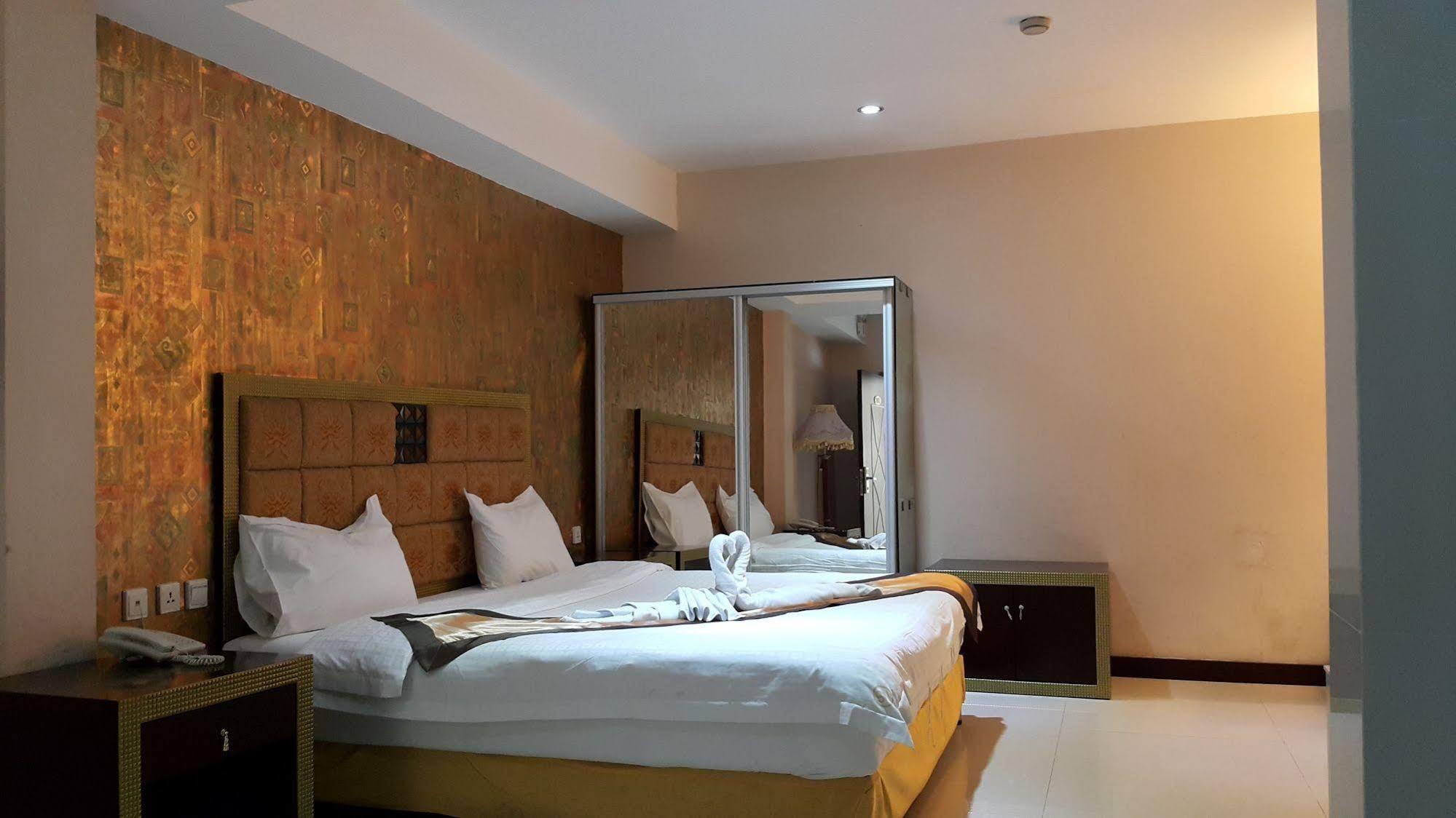 The Privi Suites Pattaya Buitenkant foto