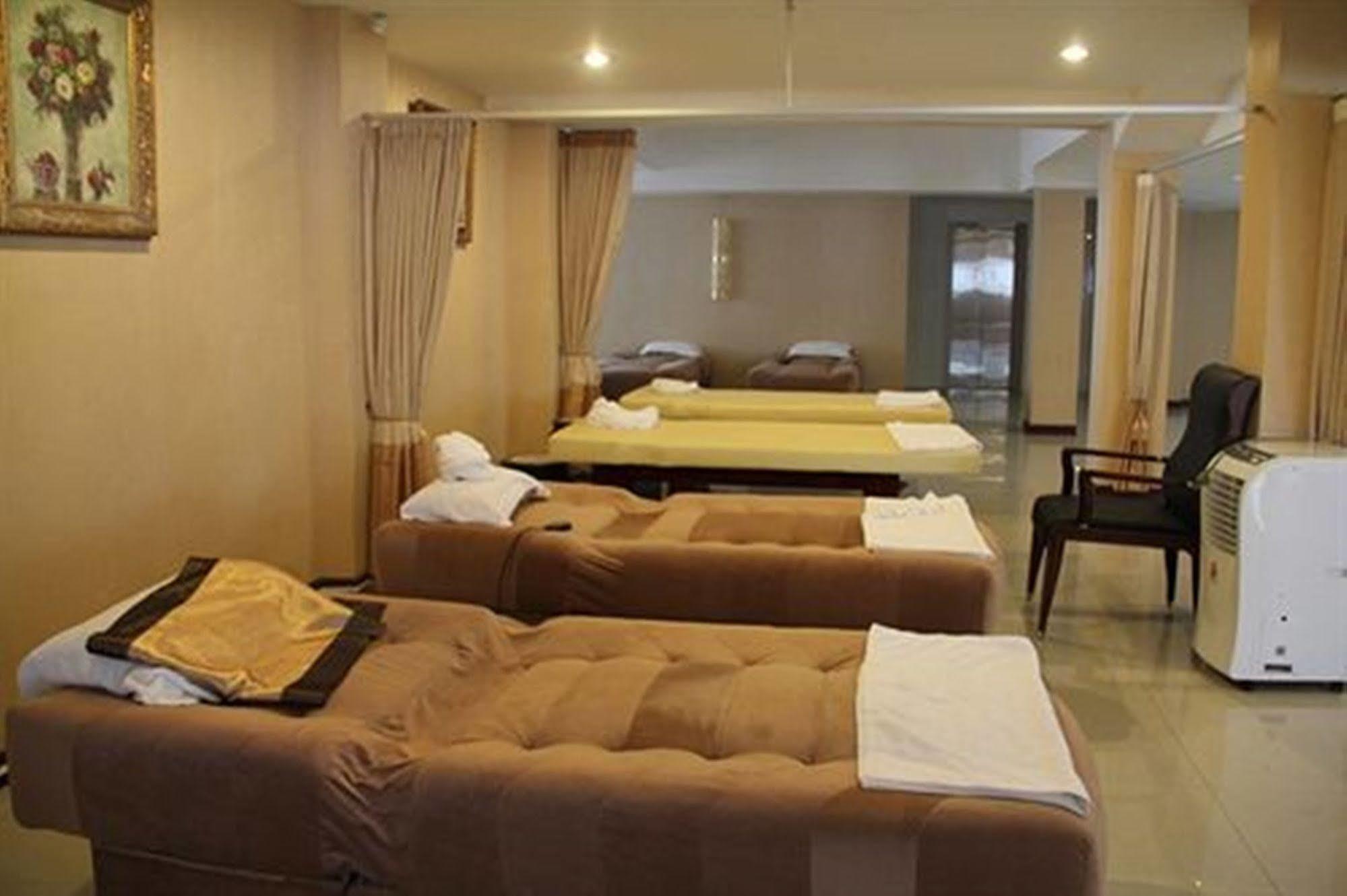The Privi Suites Pattaya Buitenkant foto