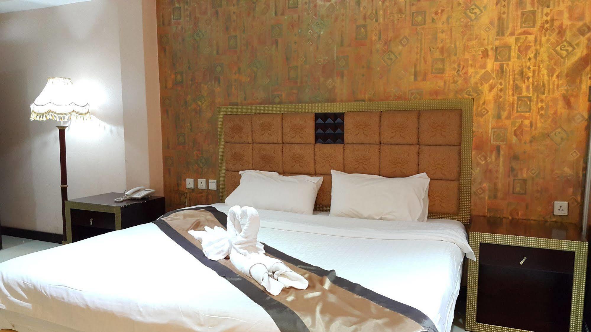 The Privi Suites Pattaya Buitenkant foto