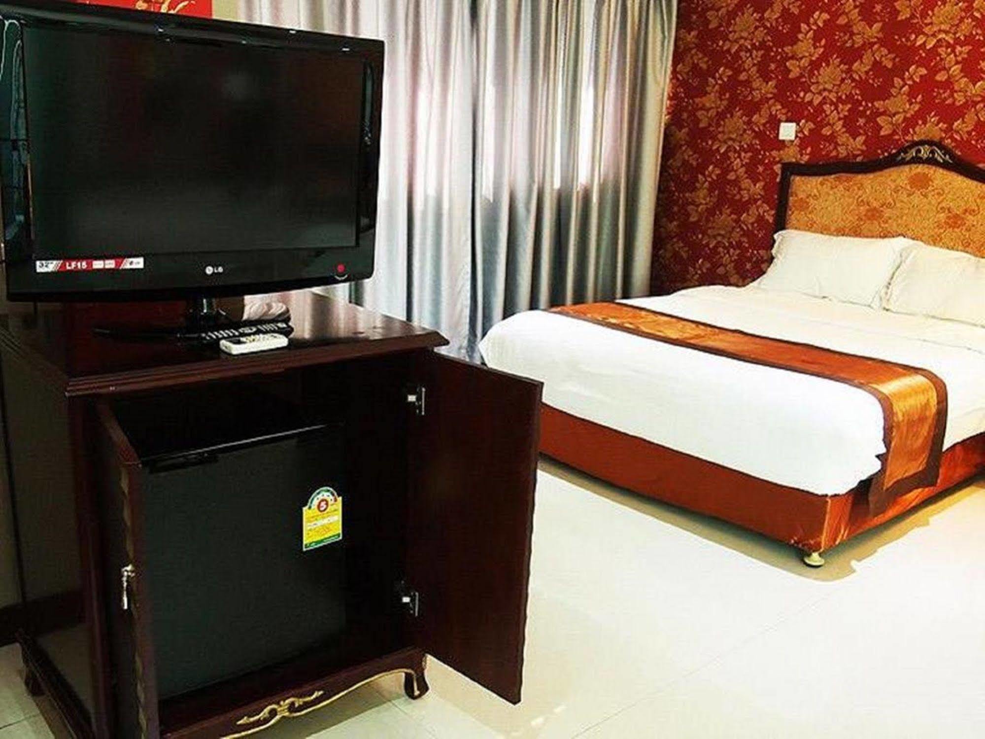 The Privi Suites Pattaya Buitenkant foto